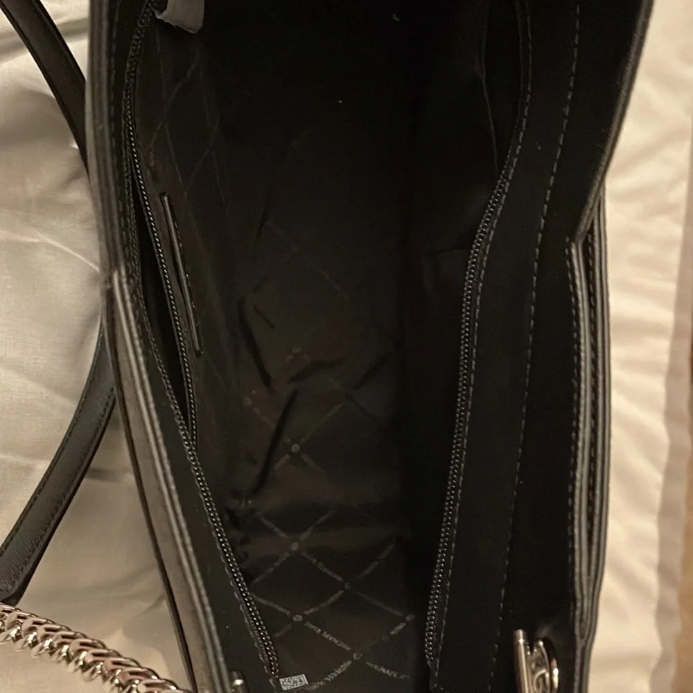 MK Purse - Picture 2 of 5